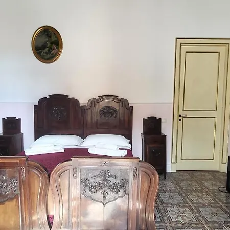 מלון אהבה Art House Venusio Luxury *