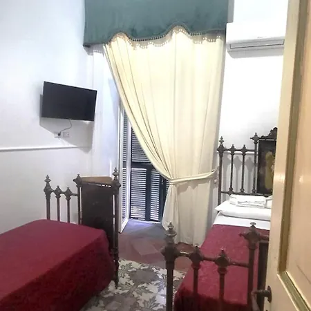 מלון אהבה Art House Venusio Luxury *